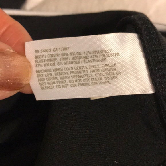 GapFit Capri Work Out Pants - Picture 3 of 3